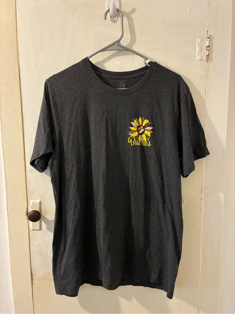 Buc-cees Sunflower Logo T-shirt Unisex Large Charcoal/Grey Graphic Tee